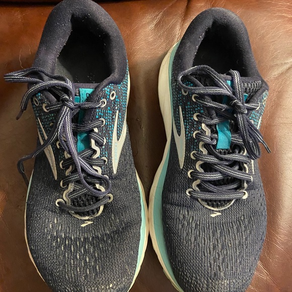 Brooks Shoes - Picture 2 of 6